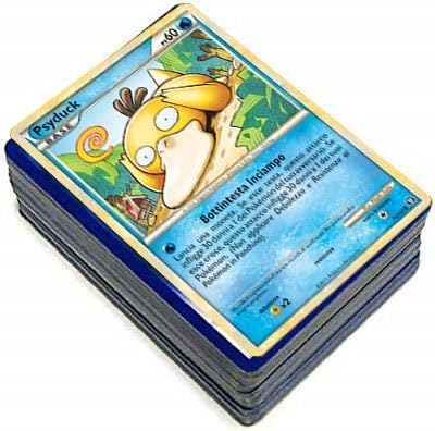 20 Original Italienische Pokémon-Karten – Verschiedene Motive | Mit 2 Glitzer-Holografischen Karten | Offizielles Trading Card Game (TCG) | Für Sammler & Fans