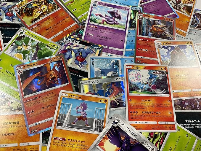 50 japanische Pokémon-Karten aus aktuellen Sets + 2 holographische Glitzer-Karten – inkl. Heartforcards Versandschutz