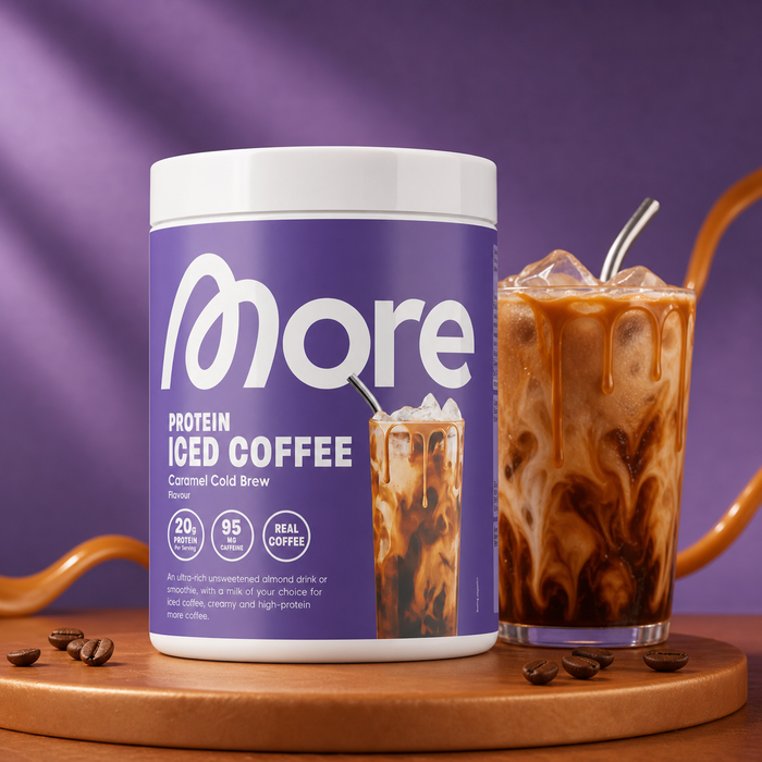 MORE Protein Iced Coffee Caramel Cold Brew Proteinpulver mit Molkenprotein, Instant Kaffee und Keksstückchen 300 g